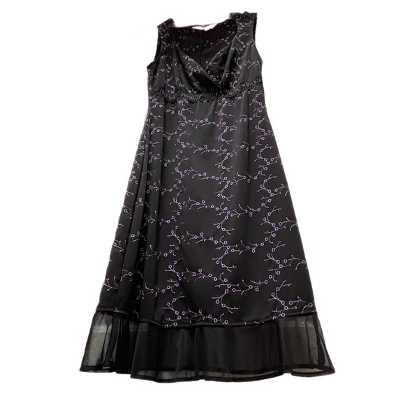 Hourglass Sleeveless Dress, size medium. - Picture 3 of 13